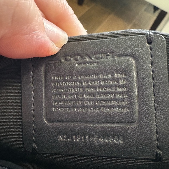 Authentic Coach Surrey Carryall. Style: F44958 - Picture 12 of 12